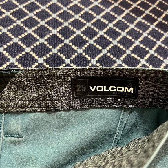 Volcom Shorts - Picture 3 of 4
